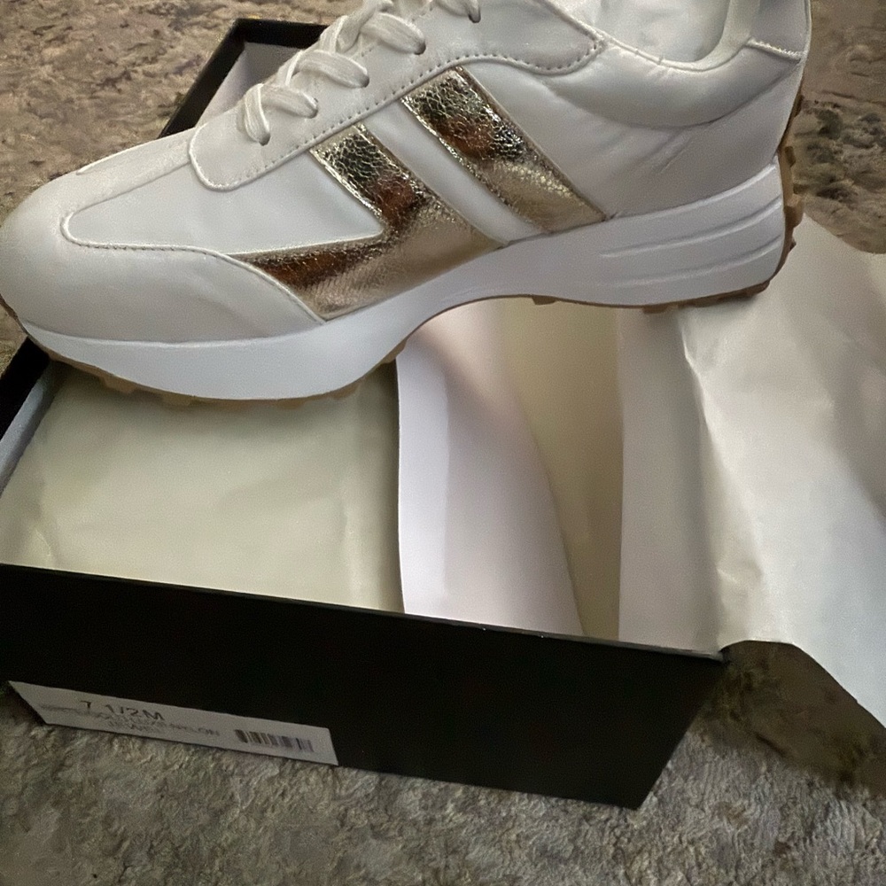 JSlides NYC Women's White and Gold Sneakers